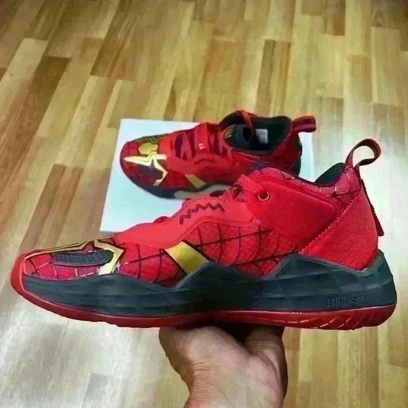 💰HUGE CLEARANCE SALE 💰 Adidas D.O.N. Issue 3 Junior Spider-Man Basketball Shoe - Picture 4 of 8